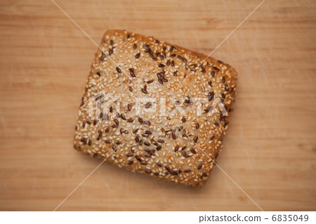 Multiseed roll 6835049