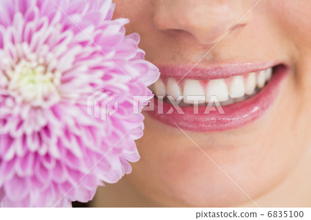 Woman with white smile 6835100