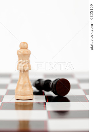 White queen standing with black queen lying White queen standing with black queen lying 6835199