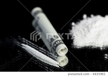 Pile of white substance beside rolled up note and line 6835961