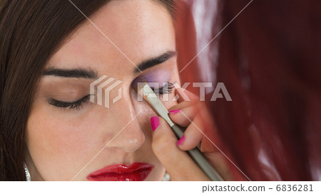 makeup artist applying eye shadow 6836281