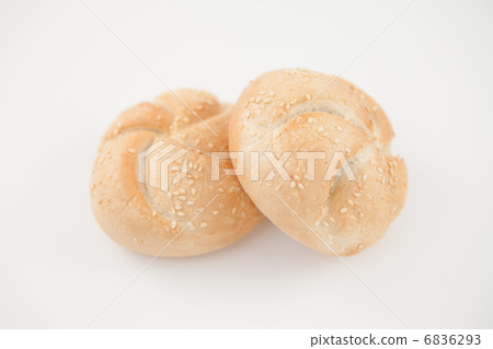 Sesame buns leaning on each other 6836293