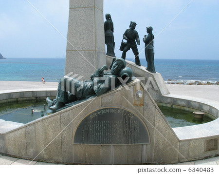 神的聚集和分配伊豆島島的水的神話雕像 神的聚集和分配伊豆島島的水的神話雕像 6840483