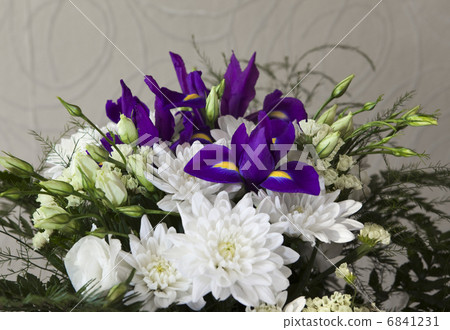 Bouquet of white chrysanthemums, roses and irises 6841231