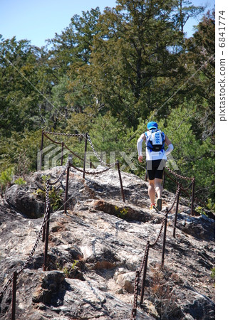 Trail running 6841774