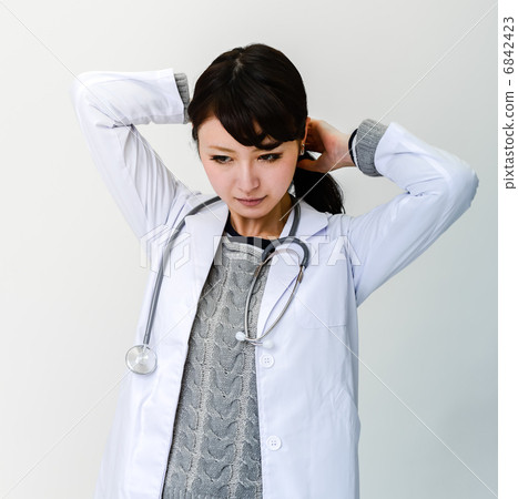 Doctor connecting hair 6842423