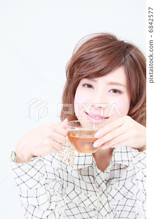 茶時間女性 6842577