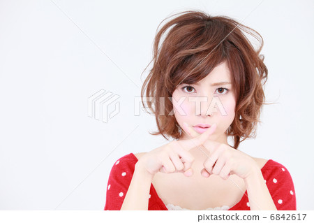 給十字架的婦女 給十字架的婦女 6842617