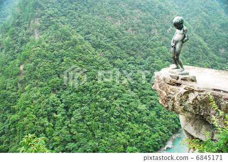 Pissed rock of Iya gorge (Manneken Pis) Pissed rock of Iya gorge (Manneken Pis) 6845171