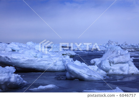 Drift ice 6846757