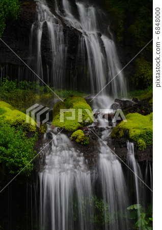 Dragon waterfall 6848000