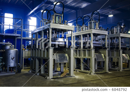 powerful press 6848792