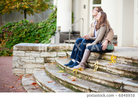 Dating couple sitting on the stairs Dating couple sitting on the stairs 6848938