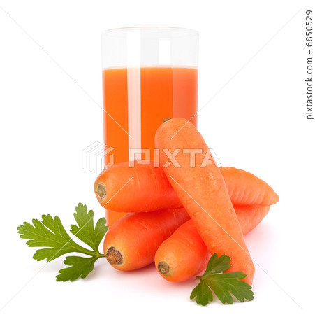 Carrot juice glass and carrot tubers Carrot juice glass and carrot tubers 6850529
