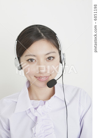 Female operator Female operator 6851198