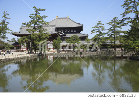 東大寺和一個鏡子池塘 東大寺和一個鏡子池塘 6852123