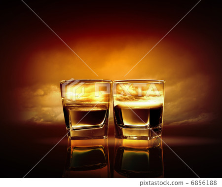 Two glasses of whiskey 6856188