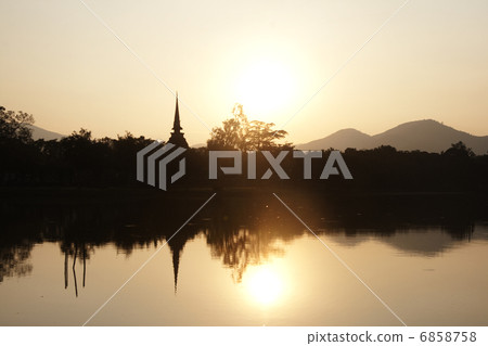 Ruins of Sukhothai and sunset Ruins of Sukhothai and sunset 6858758
