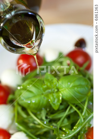 Olive Oil Dressing Pouring Onto Fresh Salad Olive Oil Dressing Pouring Onto Fresh Salad 6861363