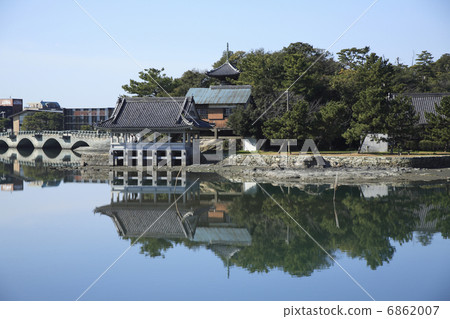 Royal palace 6862007