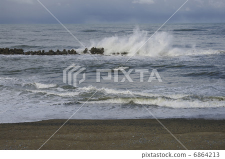 Sea of Japan in winter Sea of Japan in winter 6864213