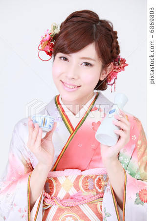 一個穿著和服的女人 一個穿著和服的女人 6869803