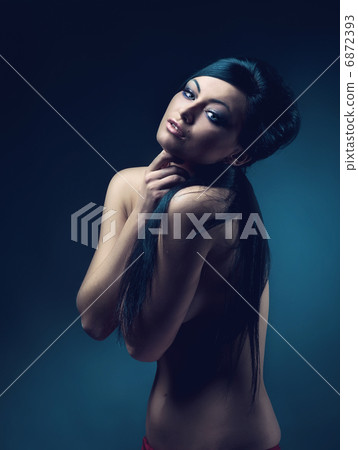 naked woman in dark blue room 6872393