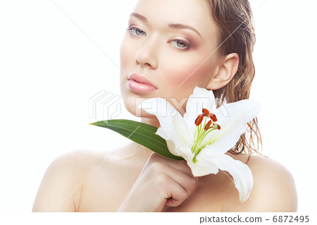 wet woman with big white flower 6872495
