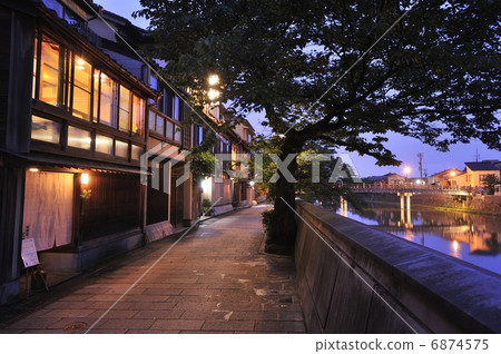 在日落Chaya街的首席鎮 6874575