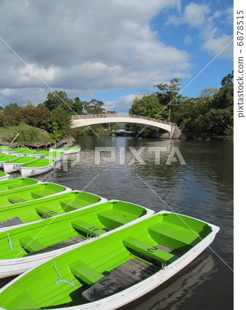 Onumen Park boat and bridge 6878515
