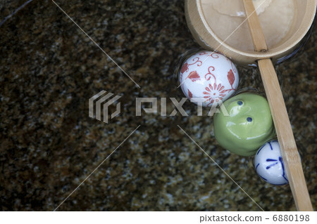 A float ball A float ball 6880198