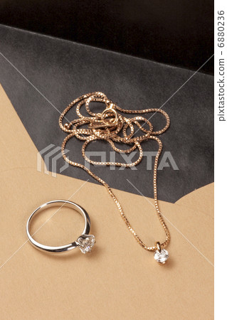 貴金屬和信封 貴金屬和信封 6880236