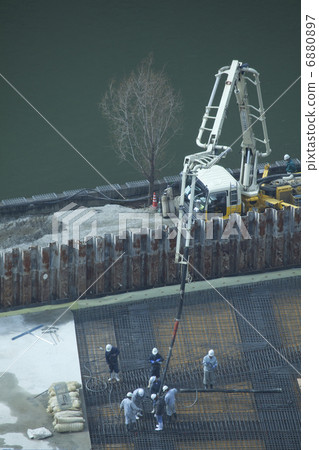 Bomb driving of pump car 6880897