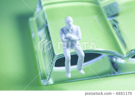 Object and Figia 6881170