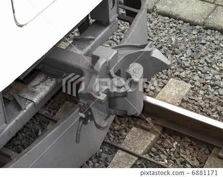 Train connection 6881171