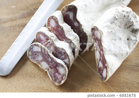 White sausage sausage White sausage sausage 6881678