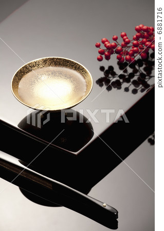 The cup 6881716
