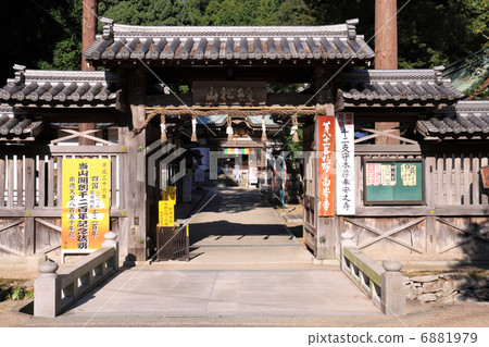 Shikoku Shrine Plant No. 81 Buddhist "Shirane-ji Temple" Yamamon Shikoku Shrine Plant No. 81 Buddhist "Shirane-ji Temple" Yamamon 6881979