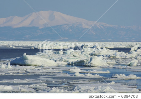 Drift ice and Shiretoko snowy mountains 6884708