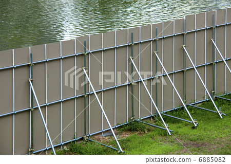 Construction site fence 6885082