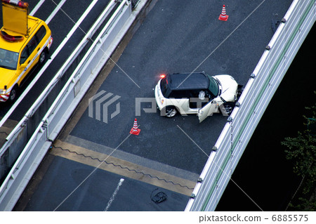  Traffic accident 6885575