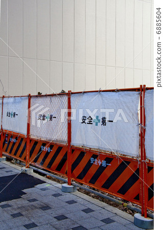 Construction site fence 6885604