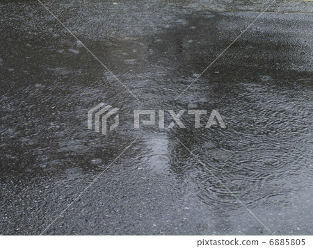 雨濕的路 雨濕的路 6885805