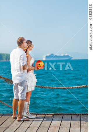 Bride and groom 6888388