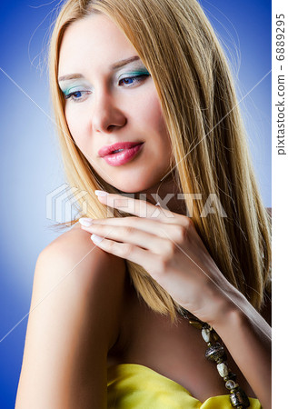 Young woman in fashion shoot Young woman in fashion shoot 6889295