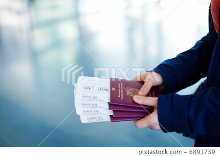 Passports and boarding passes 6891739