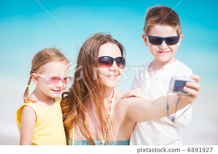 Family taking self portrait Family taking self portrait 6891927