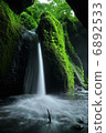 白色的瀑布 6892533