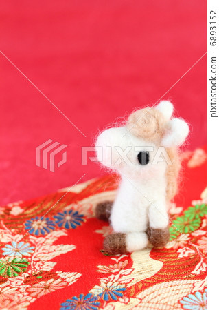 用羊毛氈製成的馬 用羊毛氈製成的馬 6893152