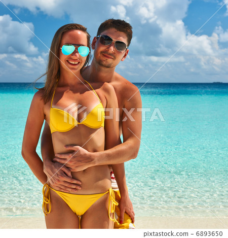 Couple on a beach at Maldives 6893650